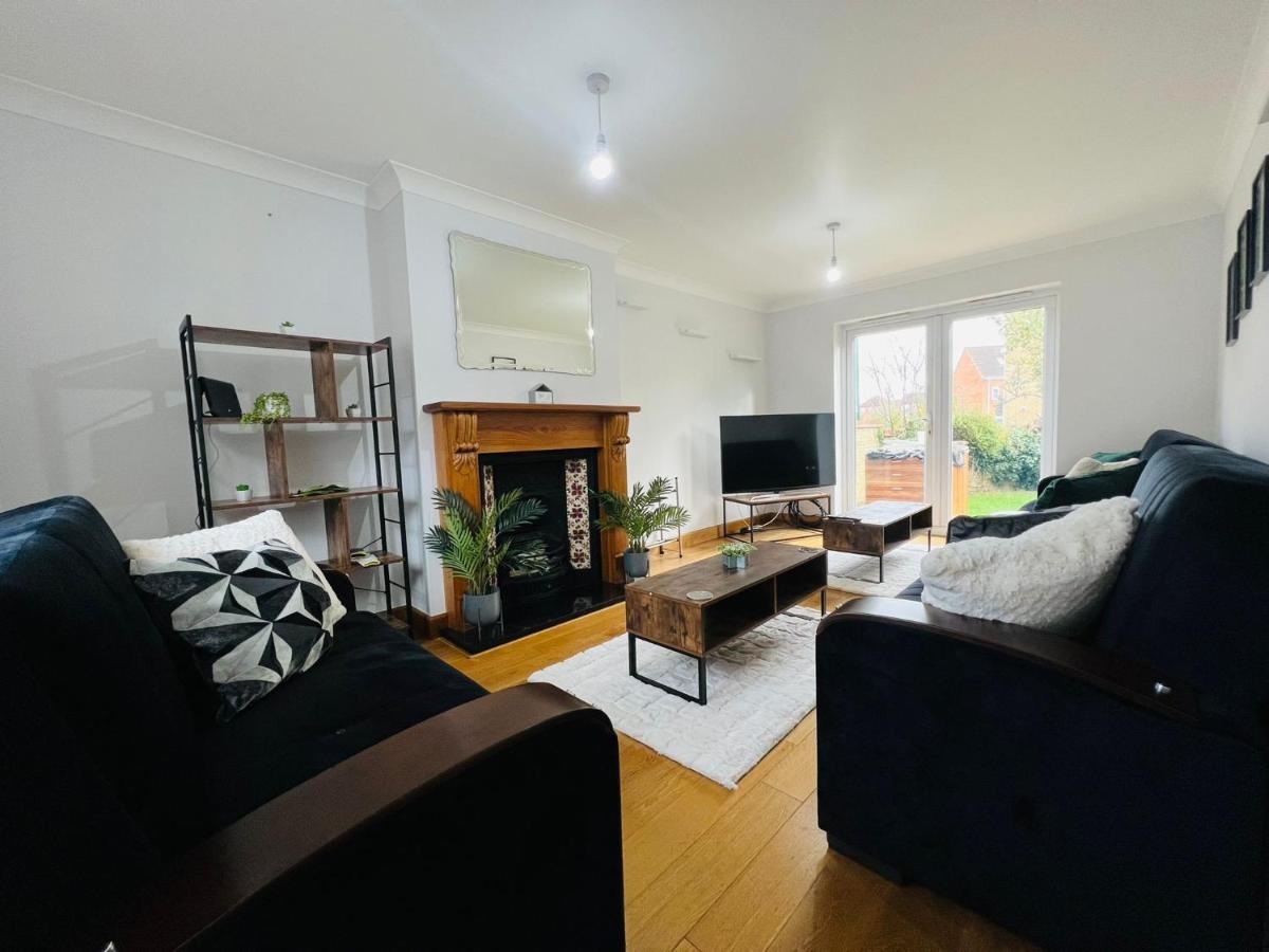 Boleyn Avenue By Incredible Stay Peterborough Bagian luar foto