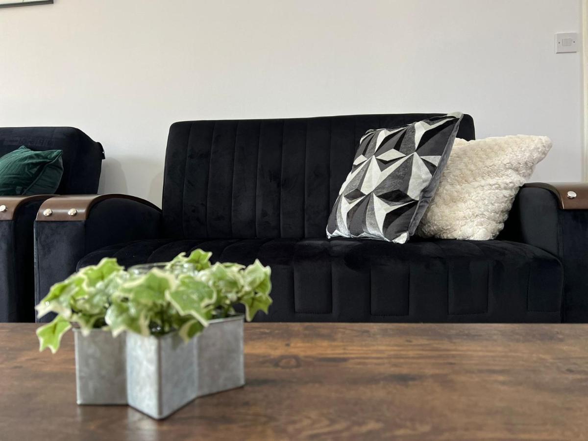 Boleyn Avenue By Incredible Stay Peterborough Bagian luar foto