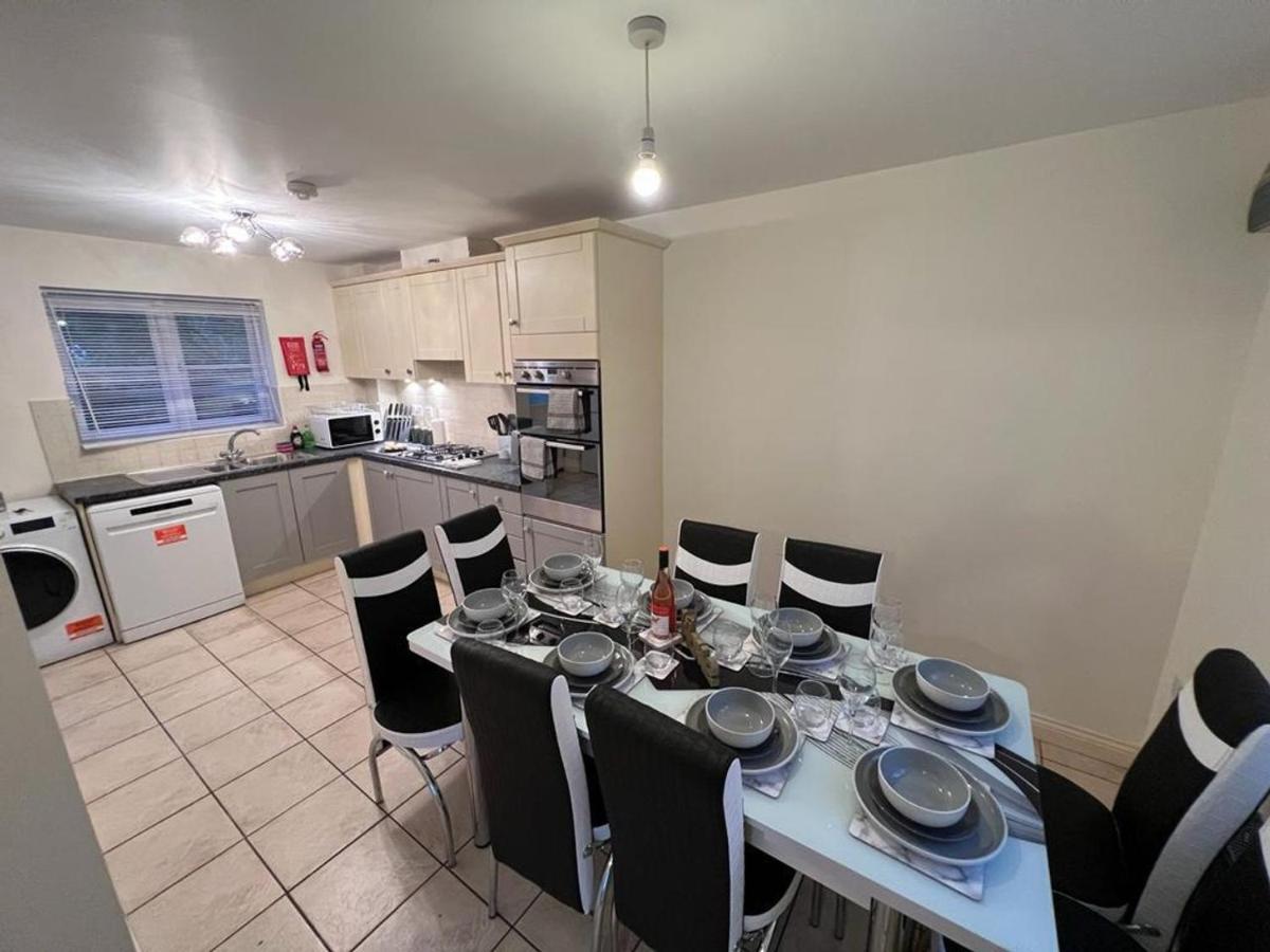 Boleyn Avenue By Incredible Stay Peterborough Bagian luar foto