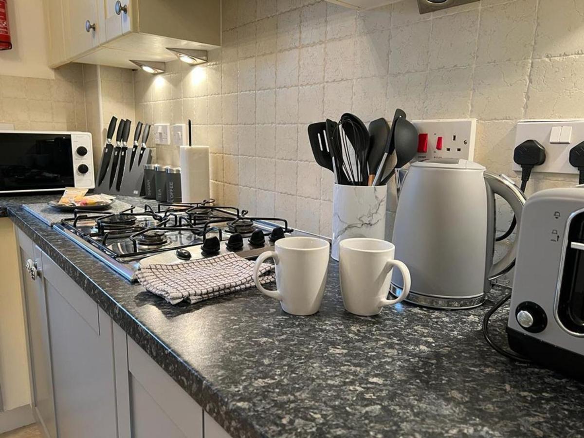 Boleyn Avenue By Incredible Stay Peterborough Bagian luar foto