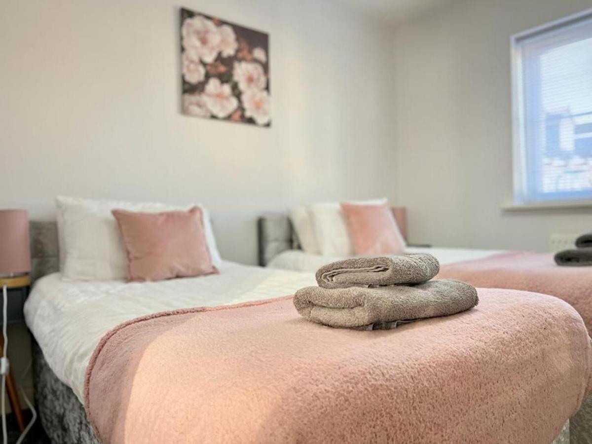 Boleyn Avenue By Incredible Stay Peterborough Bagian luar foto